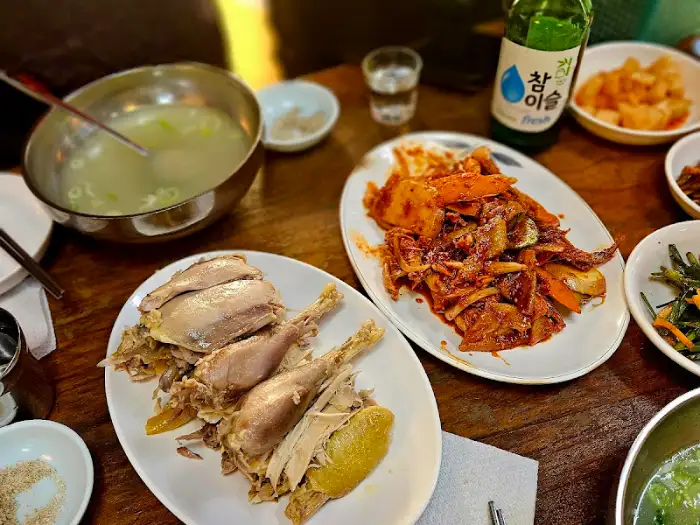 닭곰탕과 닭무침, 기본찬 상차림 이미지