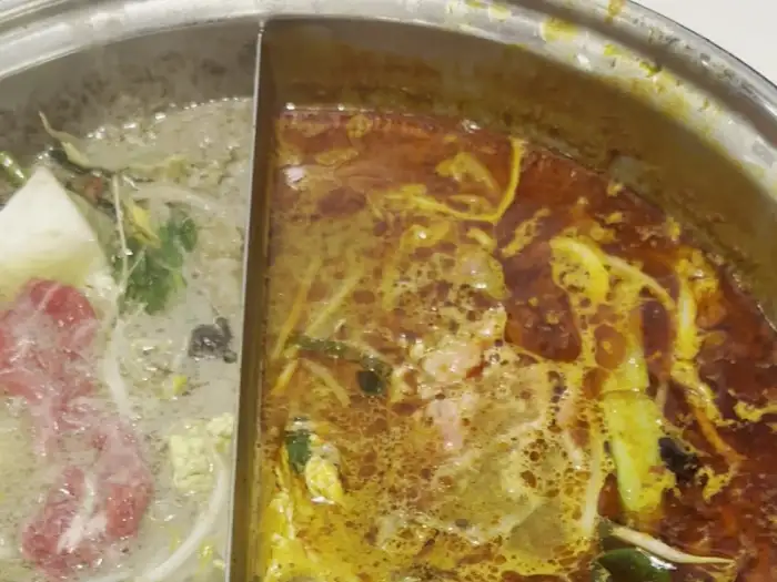반반 육수 냄비