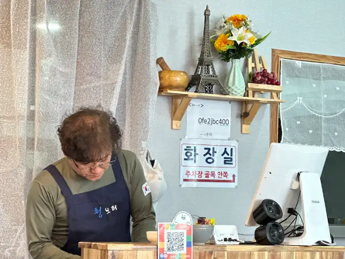 가게 내부 모습 및 직원