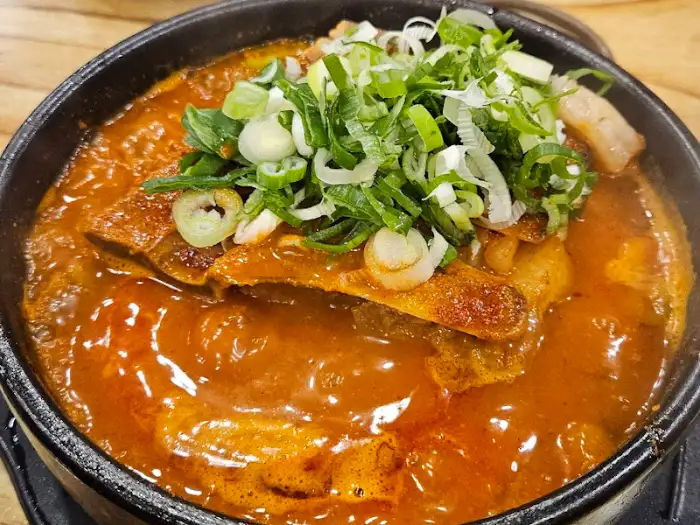 해장국 국물과 고기