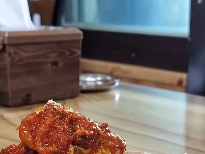 매콤한 양념의 닭 요리