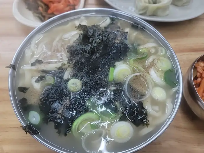 김과 파, 호박이 올라간 칼국수