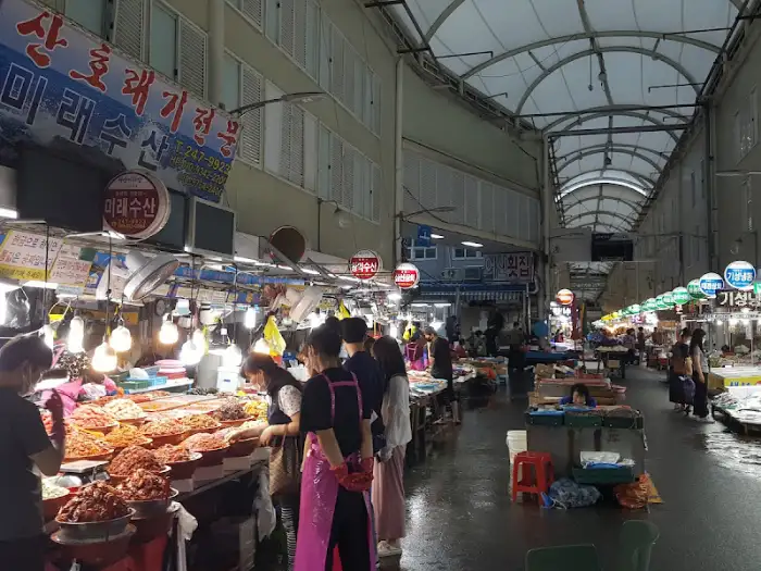 활기찬 마산 복 거리 풍경