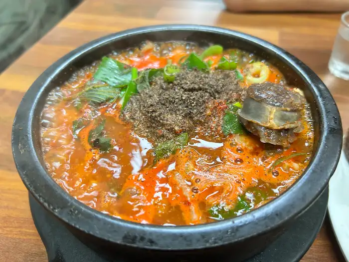 얼큰하고 구수한 국물의 술국