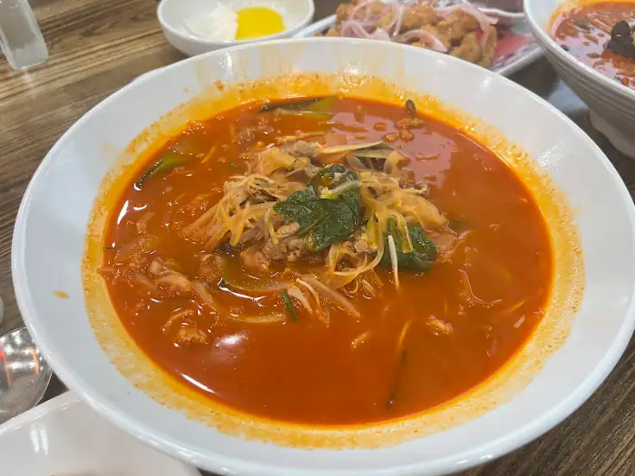 푸짐한 고기 짬뽕 한 그릇
