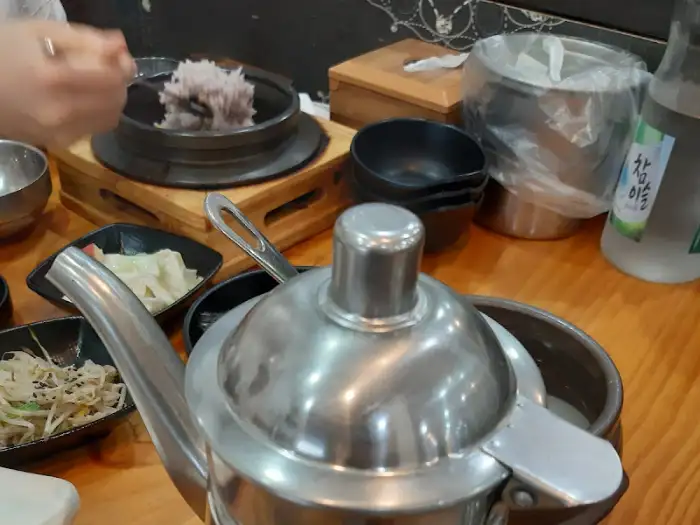 돌솥밥과 함께 나온 테이블 세팅