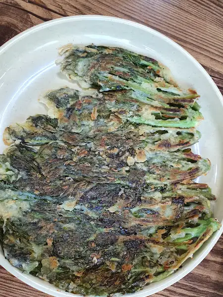김치찌개와 함께 나온 푸짐한 밥
