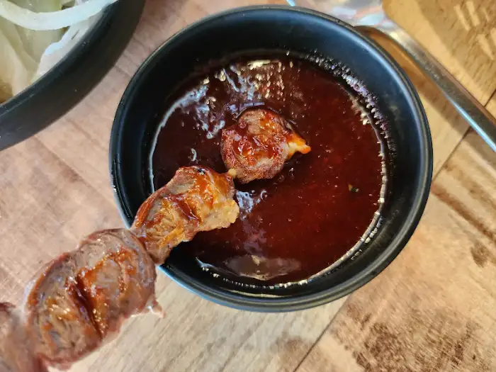 소스에 찍어 먹는 꼬치구이