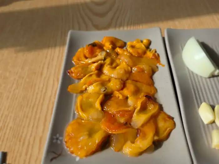 플레이팅된 신선한 해산물 요리
