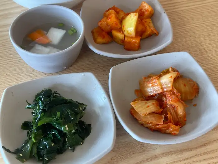 다양한 밑반찬들