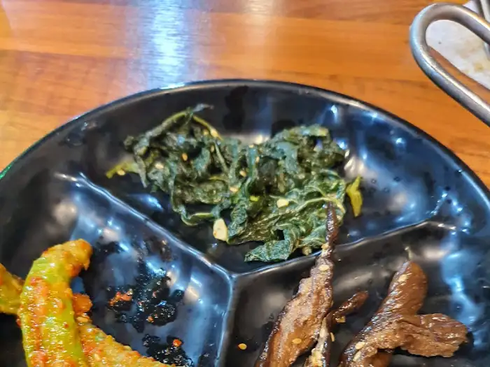신선한 나물 무침