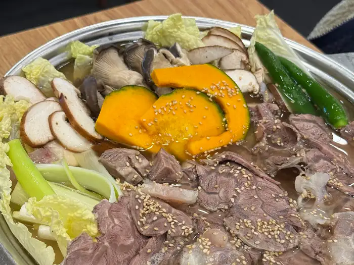 다른 각도의 아롱사태수육전골