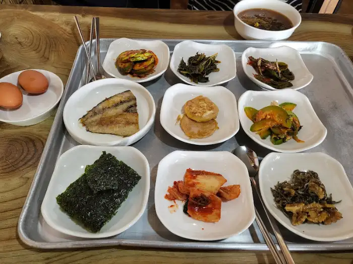 백반 정식 전체 상차림