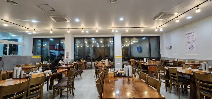 희망식당 홀 테이블