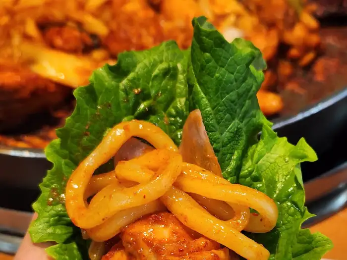 상추쌈에 싸 먹는 닭갈비