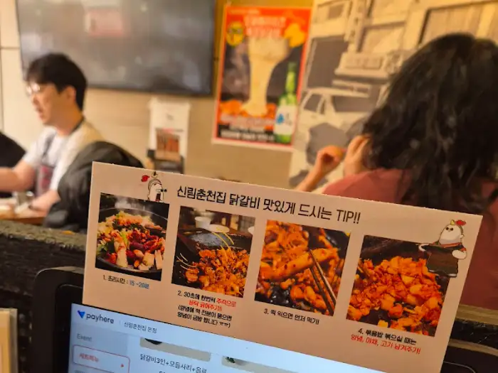 매장 안 테이블 모습