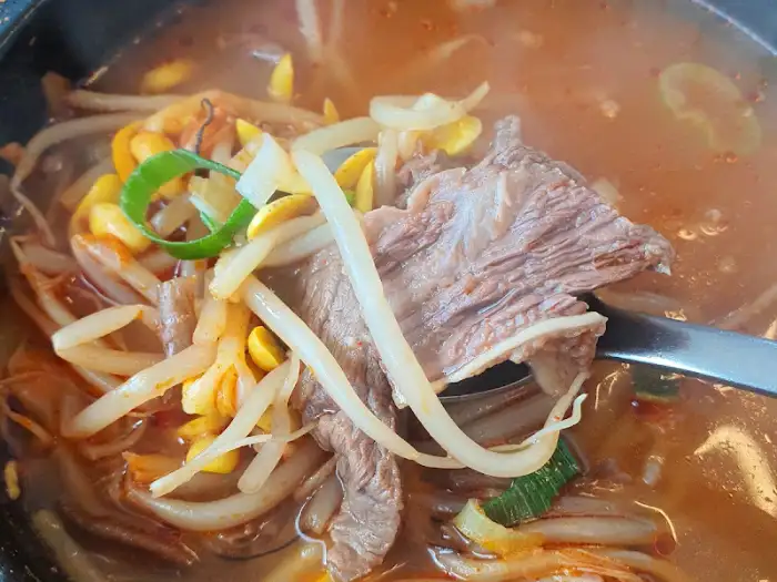뜨거운 국밥 속의 고기