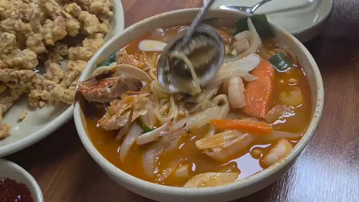 탕수육과 함께 나온 짬뽕