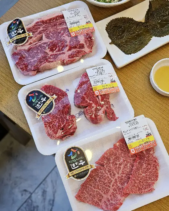 신선한 한우 모듬 부위