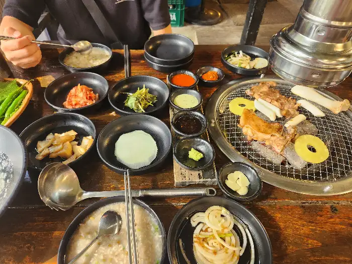 다채로운 닭 모둠 한상 차림