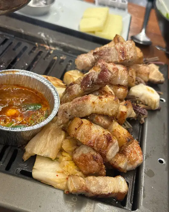 잘 구워진 삼겹살
