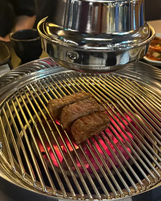잘 익은 고기 한 점