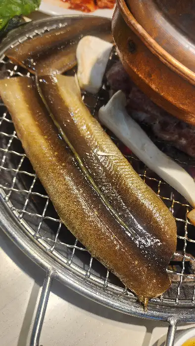 숯불 위 장어 구이