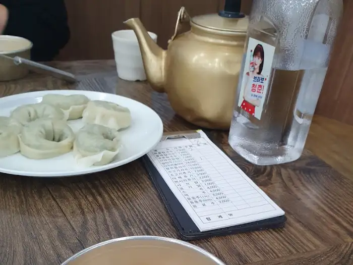 테이블 세팅 사진