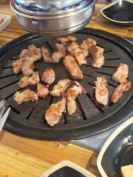 노릇하게 구워진 고기