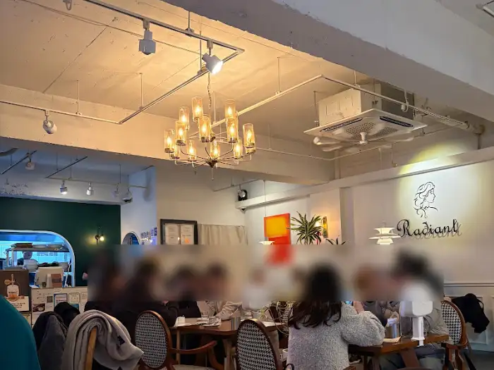 라디앙뜨 내부 조명과 분위기