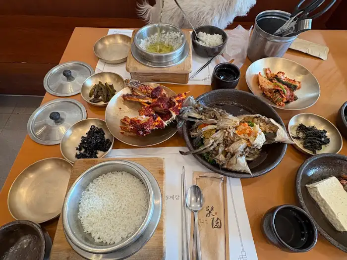 전체 상차림이 차려진 모습