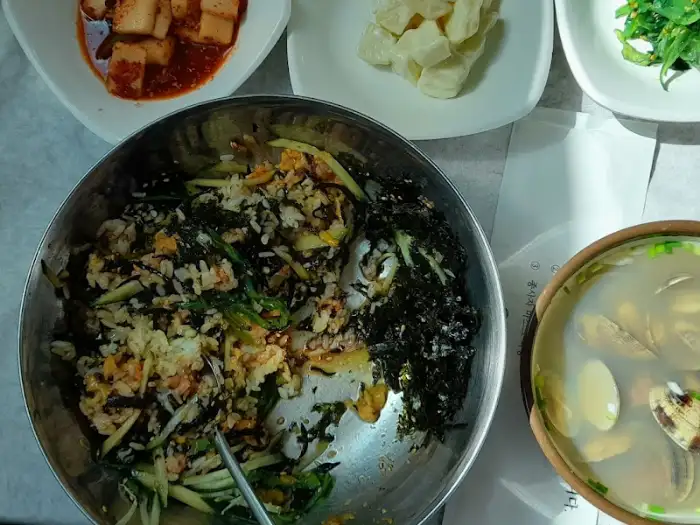 반찬으로 나온 다양한 나물들