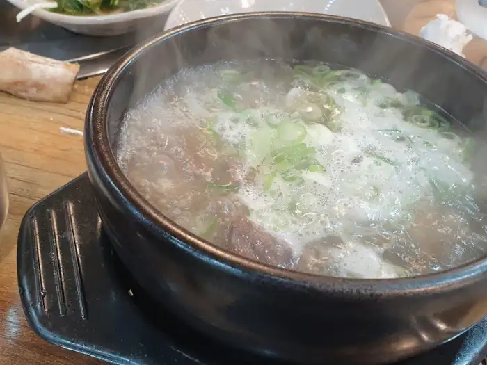 팔팔 끓는 갈비탕 뚝배기