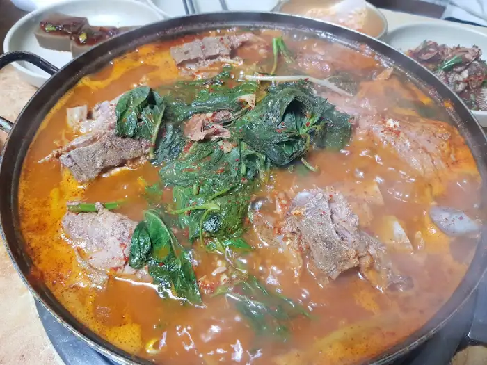 푸짐한 감자탕 클로즈업 사진