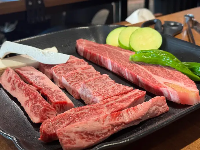 두툼하고 신선한 소고기