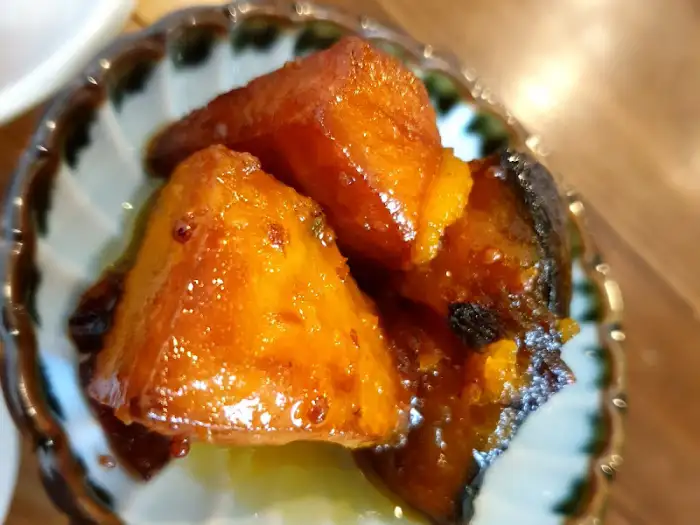달콤하게 조려진 단호박 조각