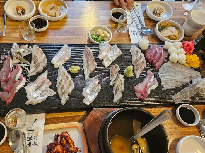 푸짐한 회 한상차림