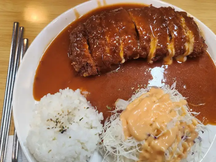 치즈가 가득한 수제 치즈 돈까스