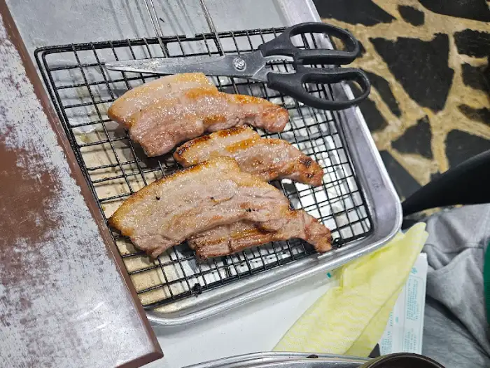 초벌 되어 나온 삼겹살