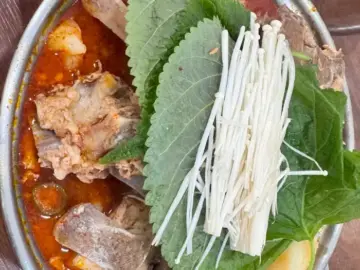성수동을 뒤흔드는 뜨거운 감자! 제대로 된 감자탕 맛집 찾았다