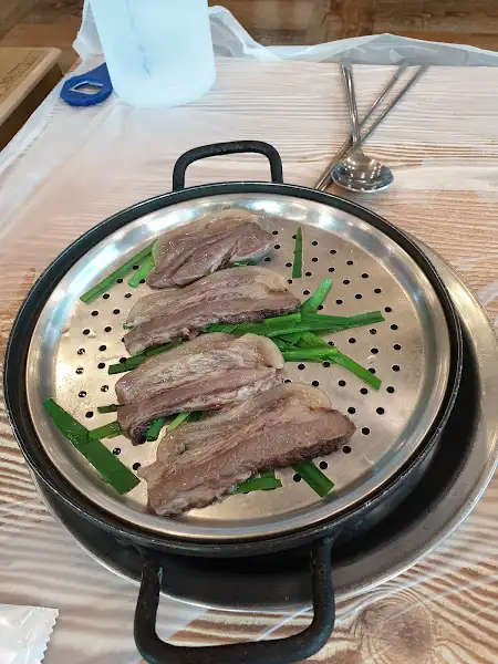 미나리가 듬뿍 올라간 볶음밥