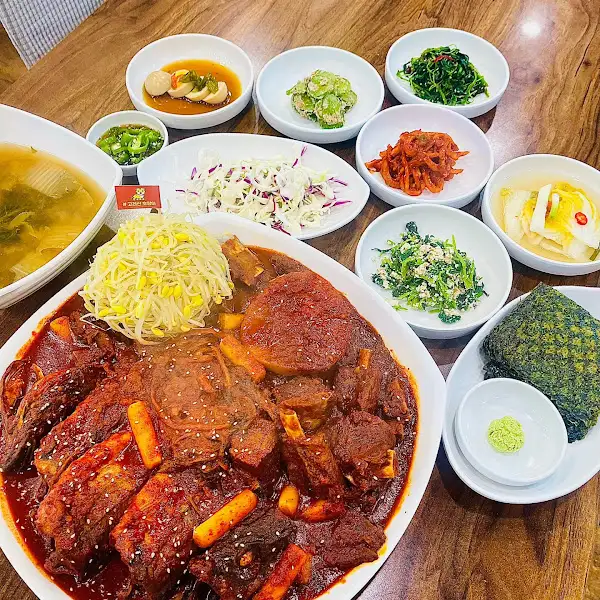 푸짐하게 차려진 한 상 차림