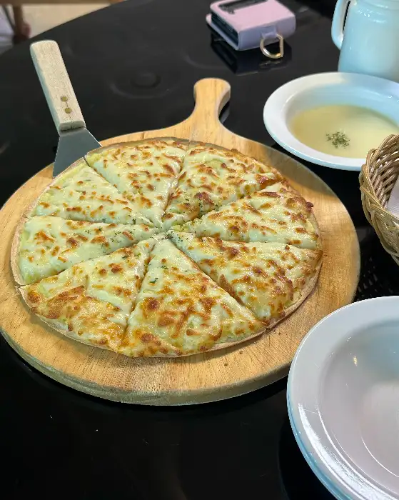 쭉 늘어나는 치즈 돈까스