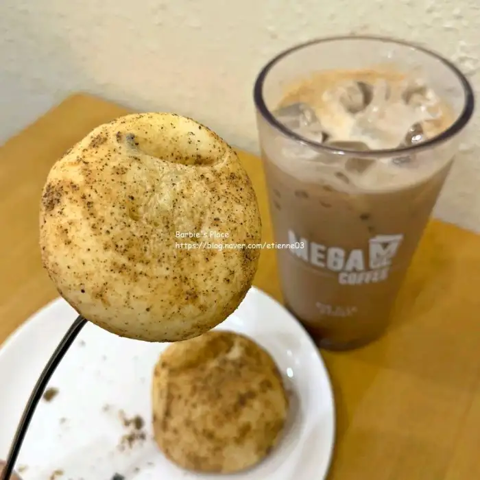 요거젤라또와 함께 있는 빵