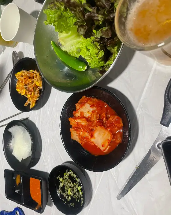 미나리도야지 미나리와 삼겹살 함께 굽는 모습