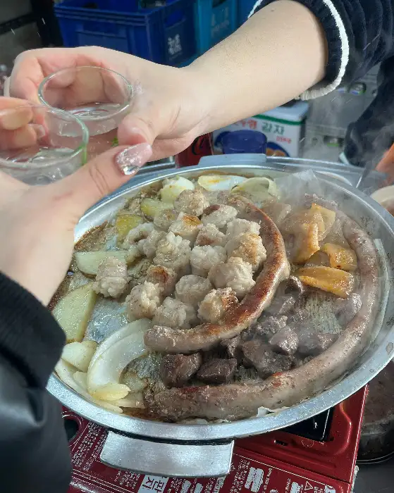 곱창을 직접 구워주는 모습