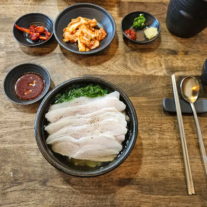 리필 요청한 밥과 국물