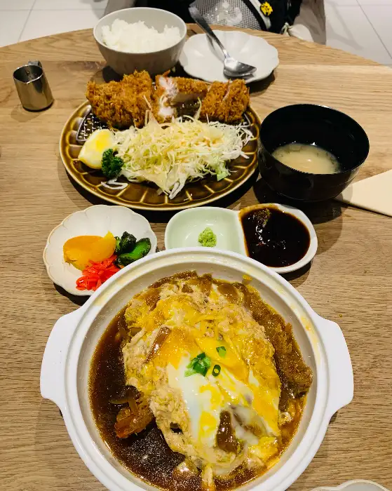 정갈하게 차려진 호호식당의 다양한 메뉴