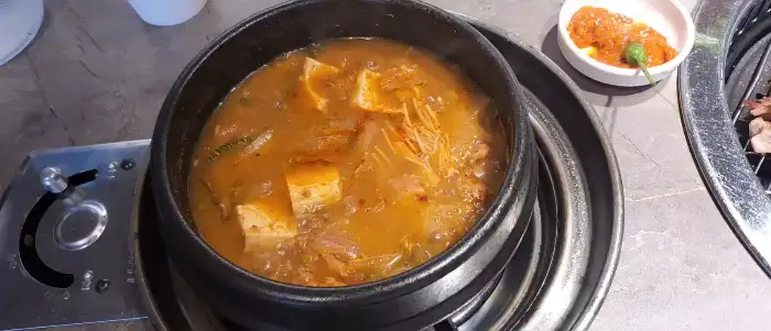 보글보글 끓고 있는 된장찌개