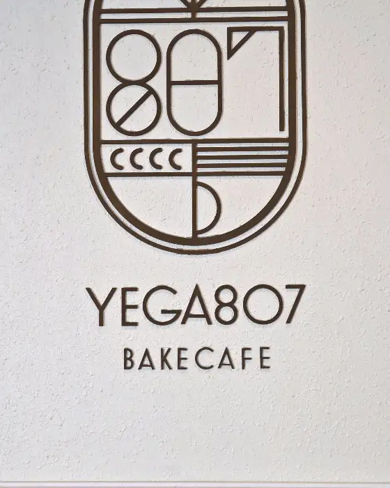 예가807 베이크카페 간판